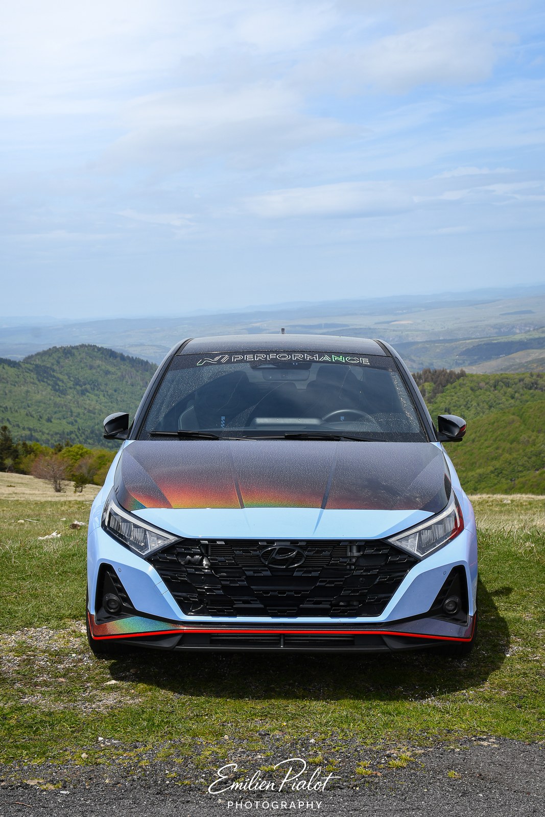 Hyundai i20 N face au panorama des Cévennes