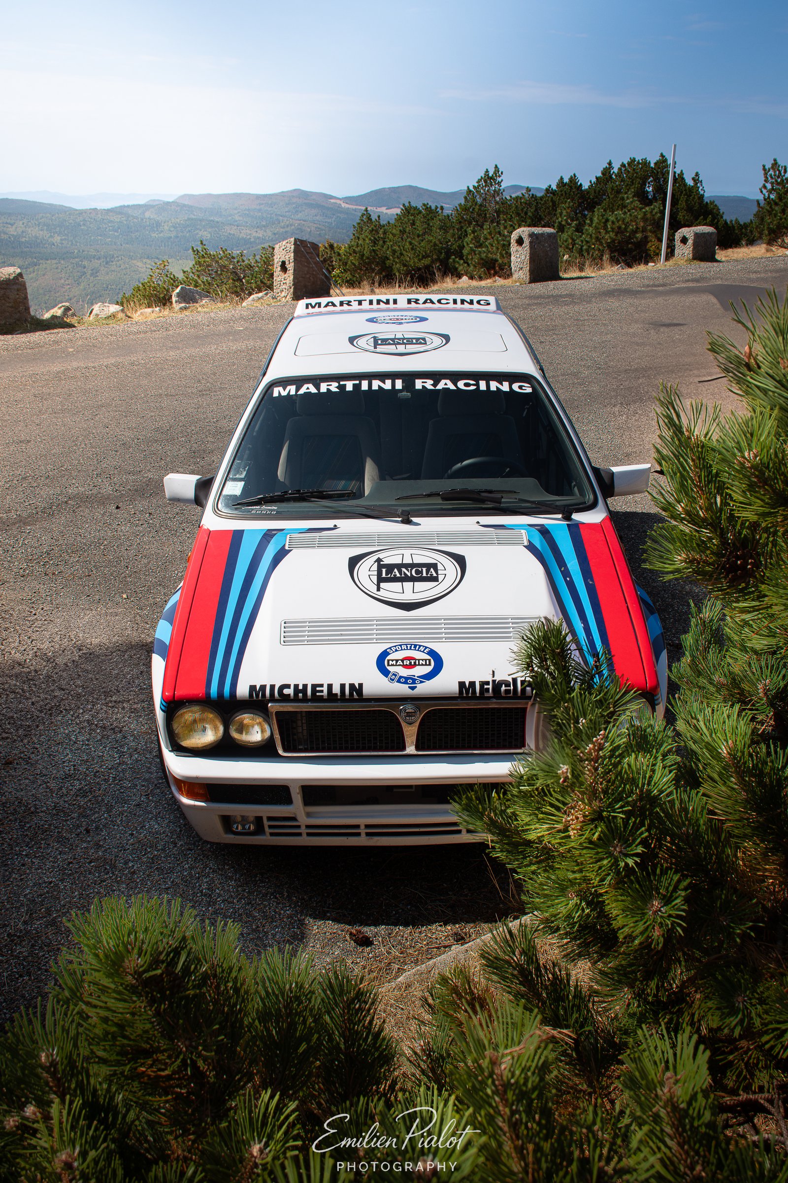 Lancia Delta HF Integrale Martini Racing au sommet du Mont Aigoual