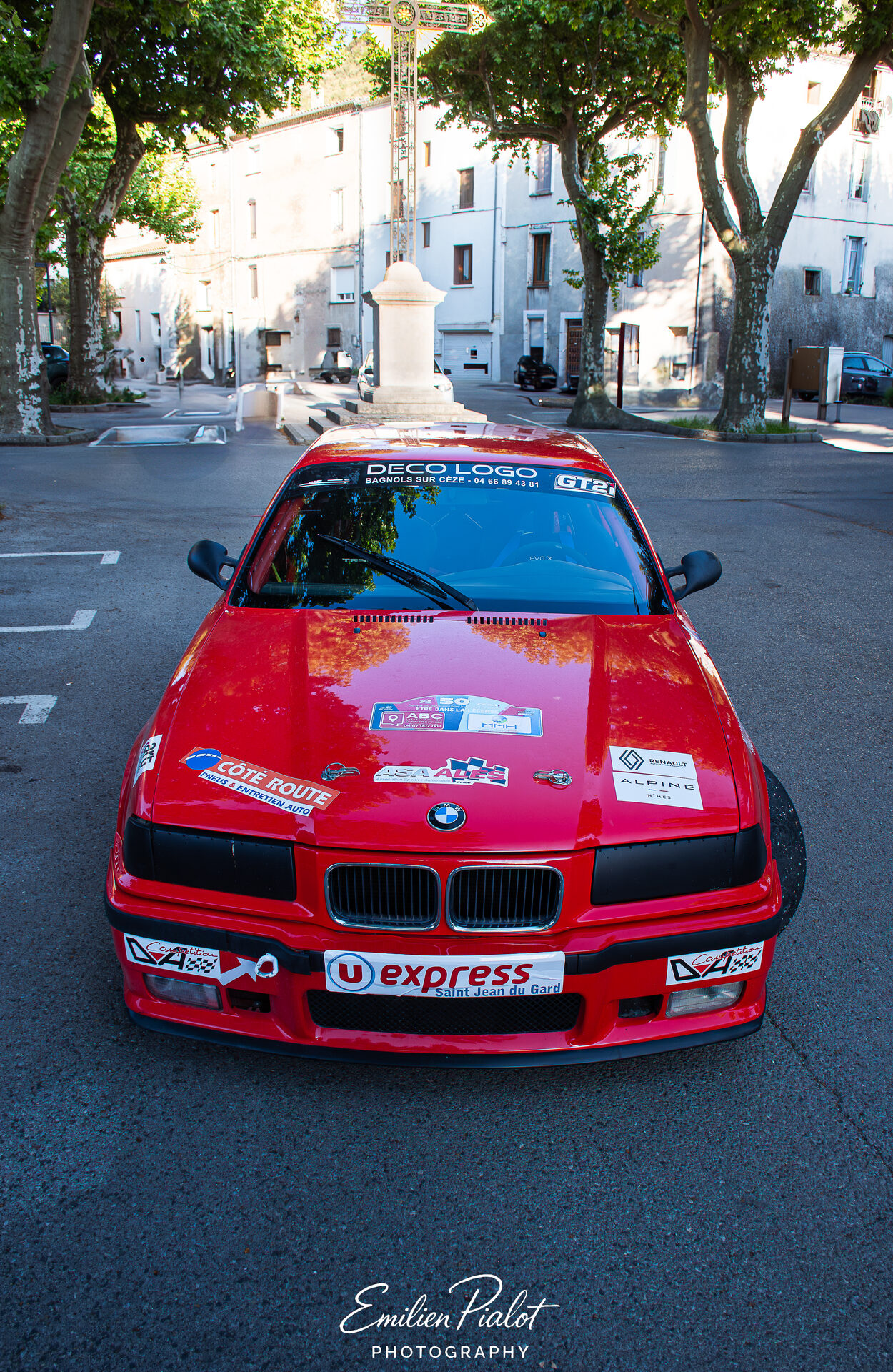 BMW M3 E36 rouge à la course de côte de Sumène